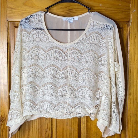 Forever 21 Tops - LACE cropped top ❣️